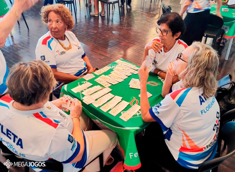 Partida aquecida de Canastra